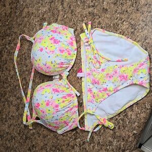 Victorias Secret Bikini- 36D / Medium bottoms- never worn